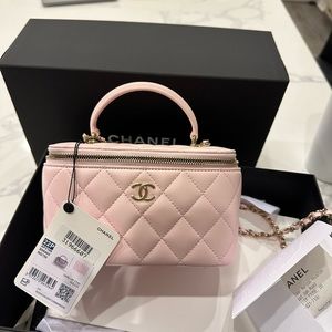 Chanel vanity with chain